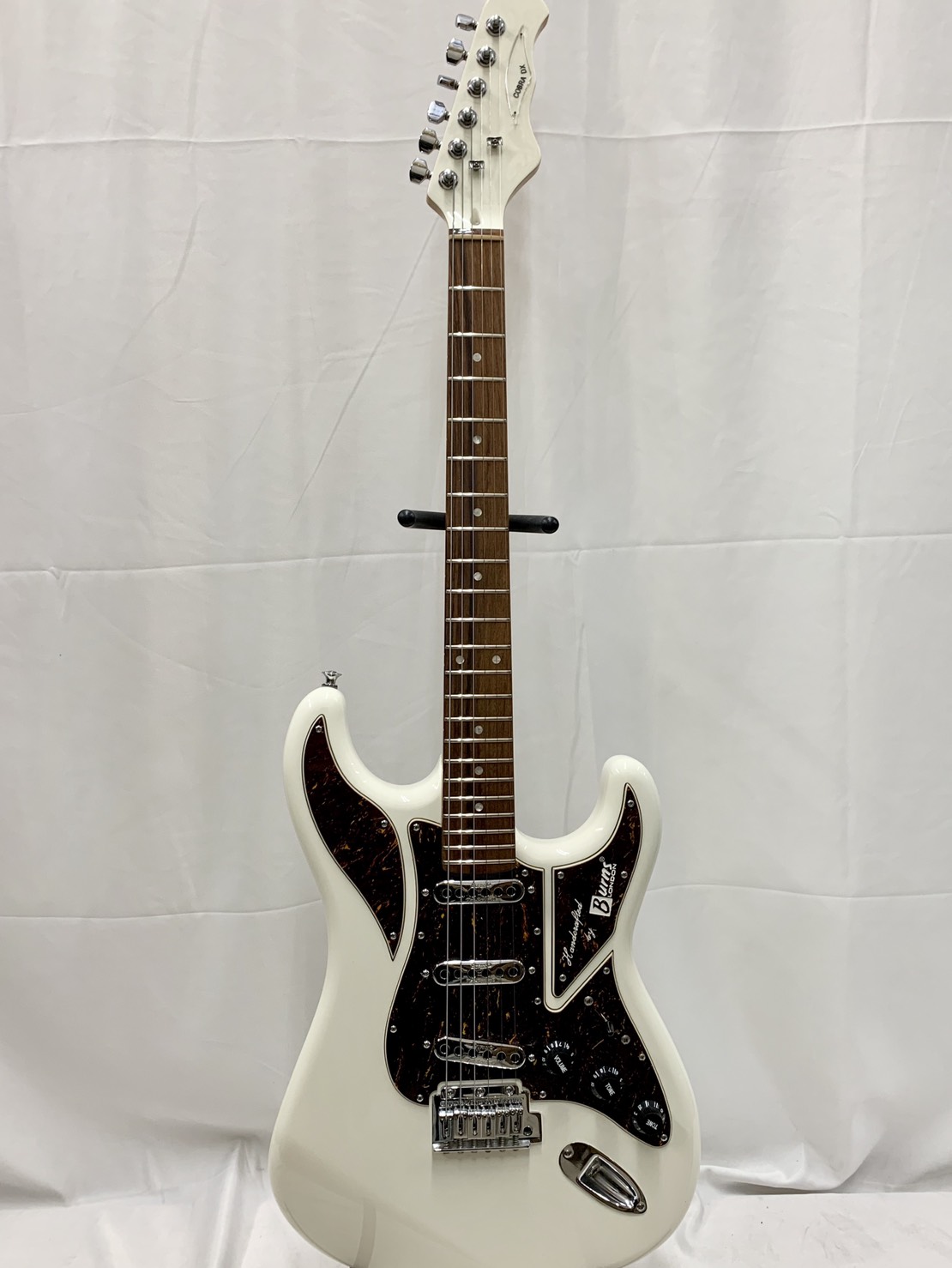 送料無料低価【Burns】 バーンズ Cobra DX 美品 ストラト エレキギター レッド ギター